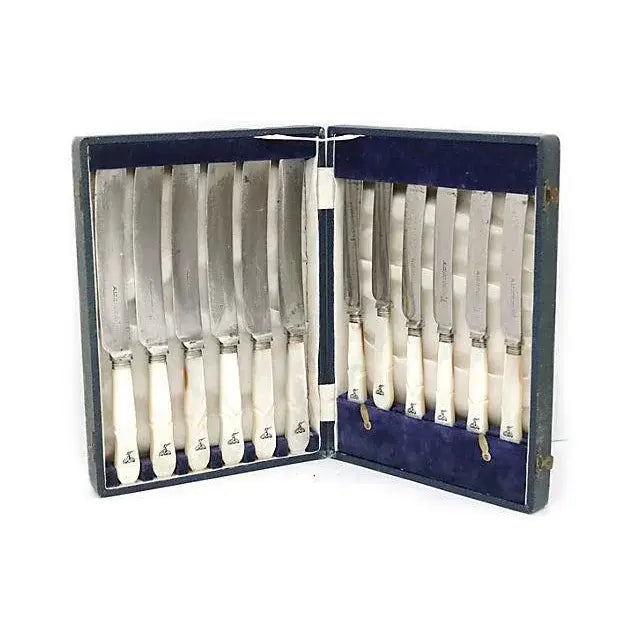 Victorian English Mother-of-Pearl Coat of Arms Knives