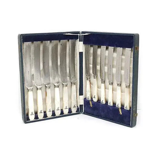 Victorian English Mother-of-Pearl Coat of Arms Knives