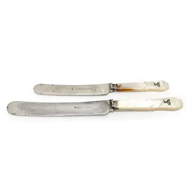 Victorian English Mother-of-Pearl Coat of Arms Knives