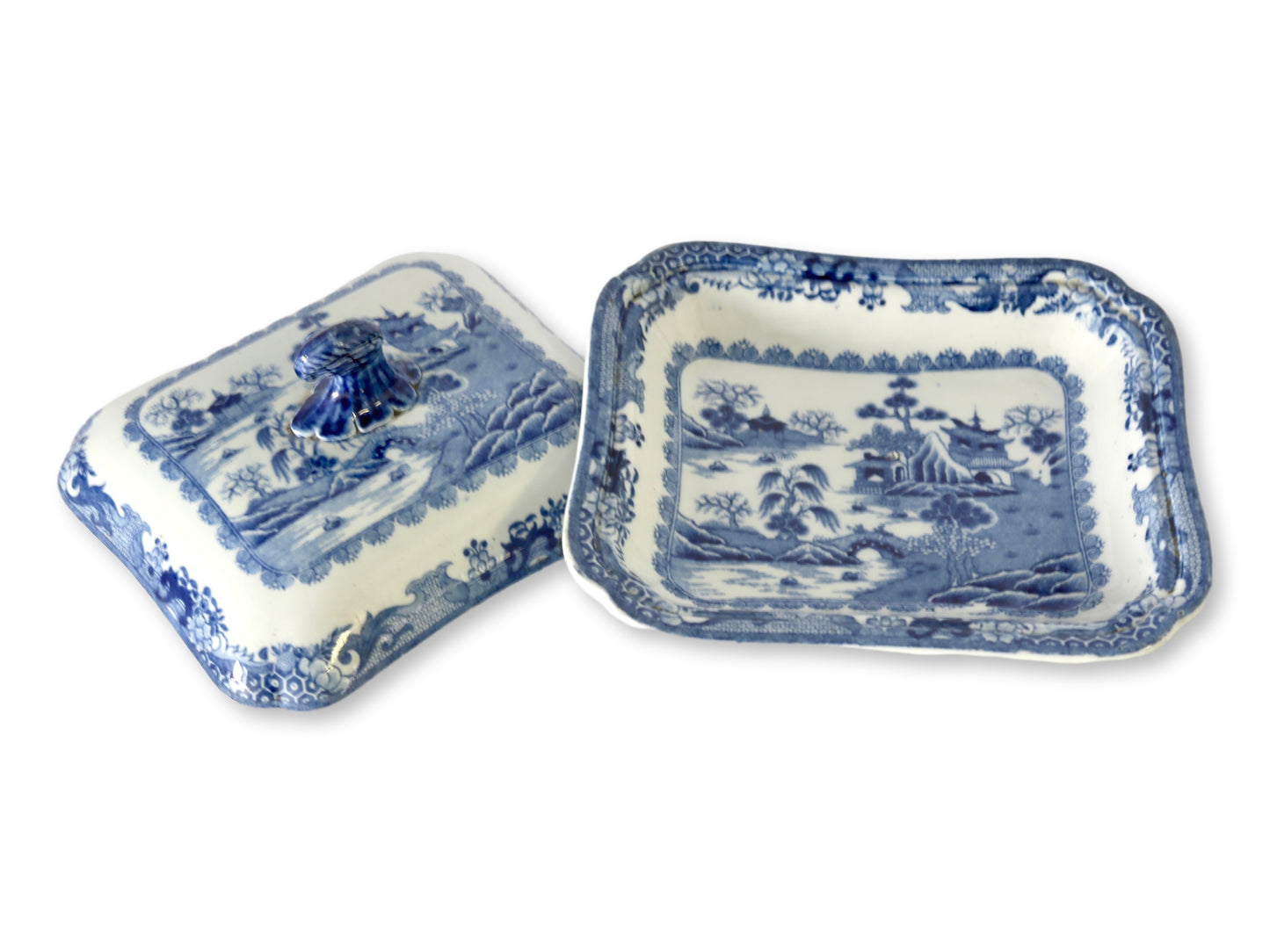 1820s English Pearlware Willow Tureen