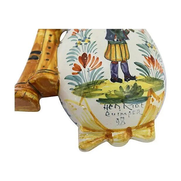 1920s French Quimper Wall Pocket Vases, a Pair