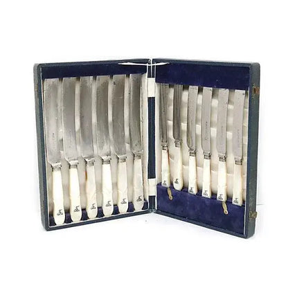 Victorian English Mother-of-Pearl Coat of Arms Knives