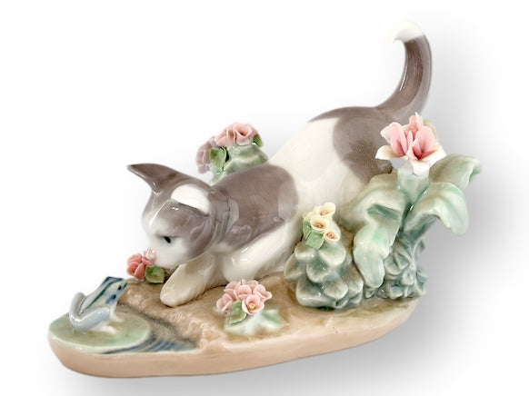 Lladro Porcelain Kitten & Frog Figurine