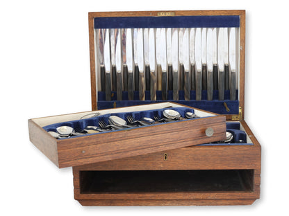 English Polished Natural Horn Cutlery, Service for 12